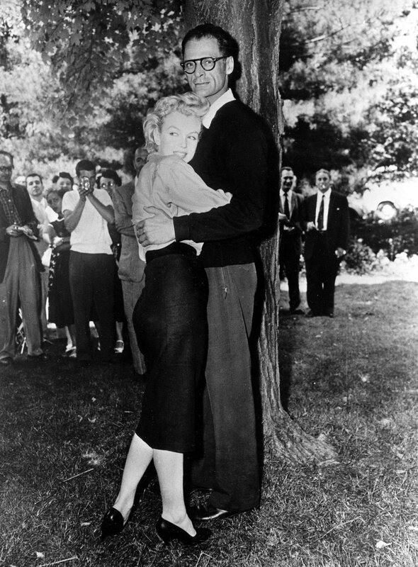 Marilyn Monroe hugging a man