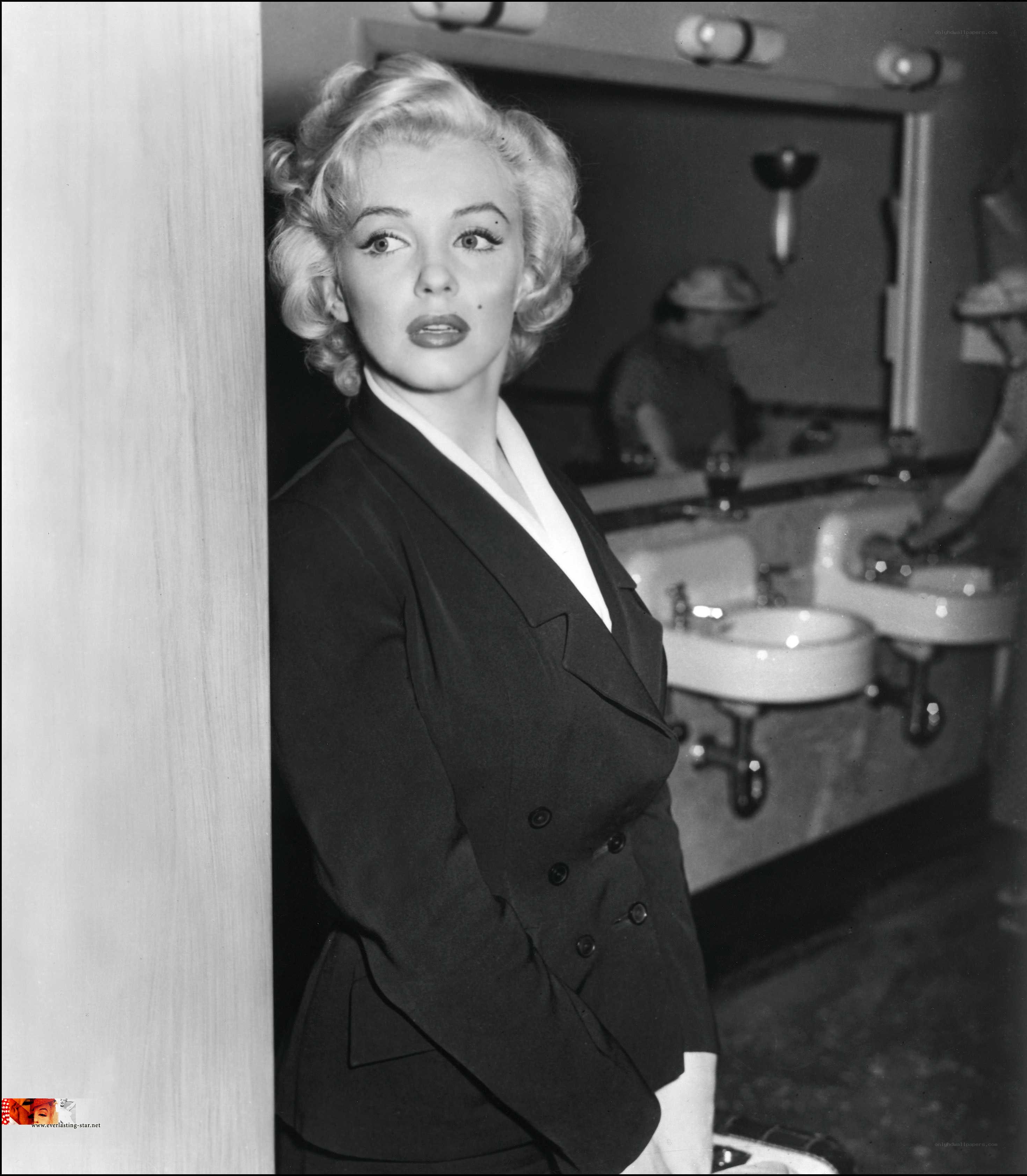 Marilyn Monroe in a bathroom