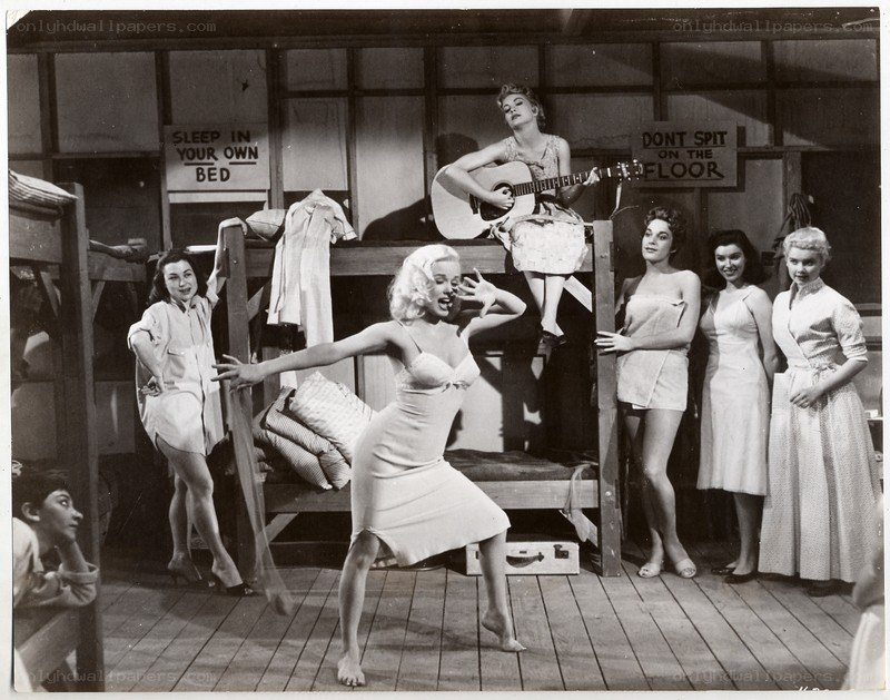 Marilyn Monroe in a dorm scene