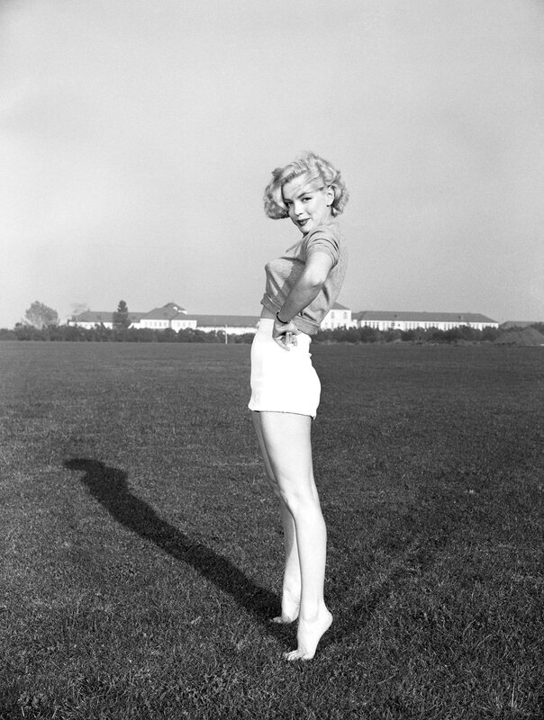 Marilyn Monroe in a field