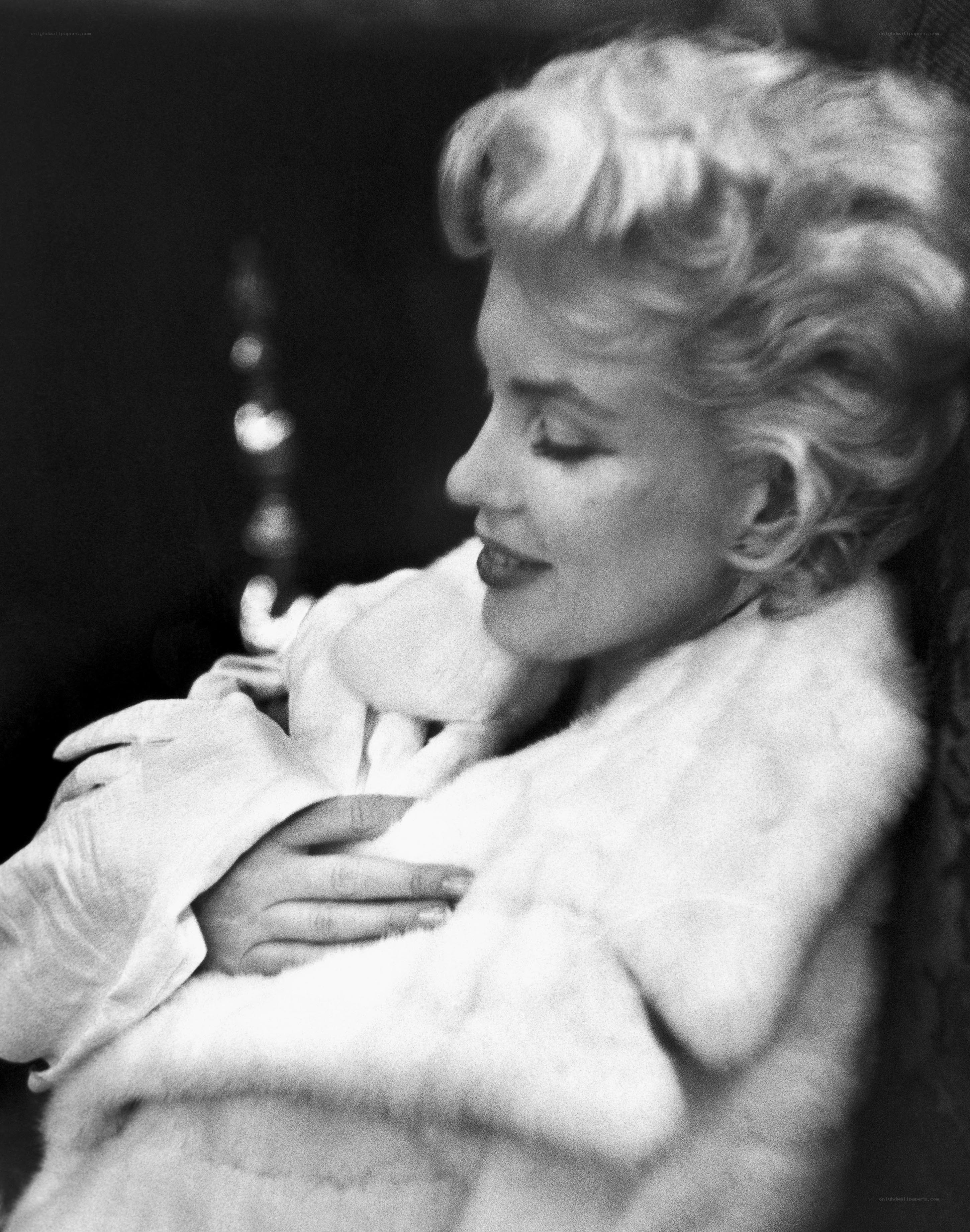 Marilyn Monroe in a fur coat