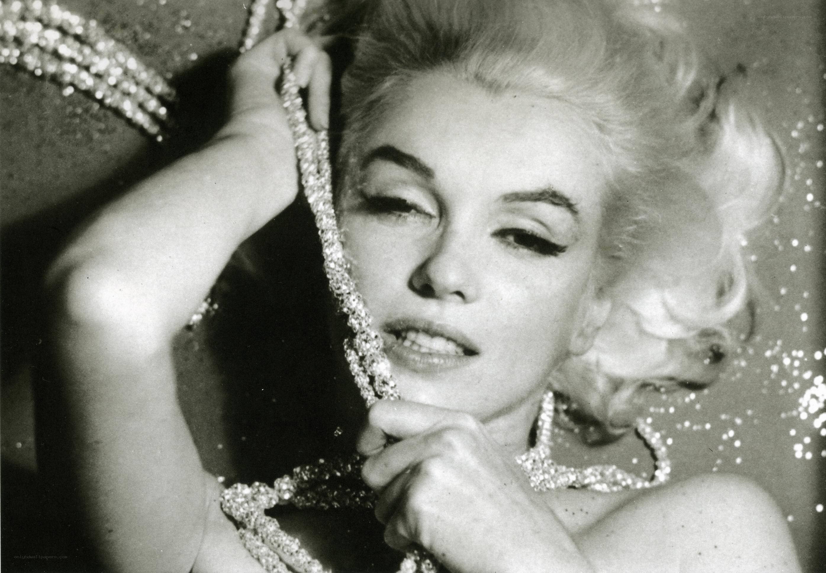 Marilyn Monroe in a glamorous pose