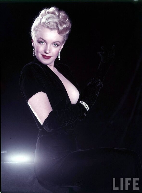 Marilyn Monroe in black velvet