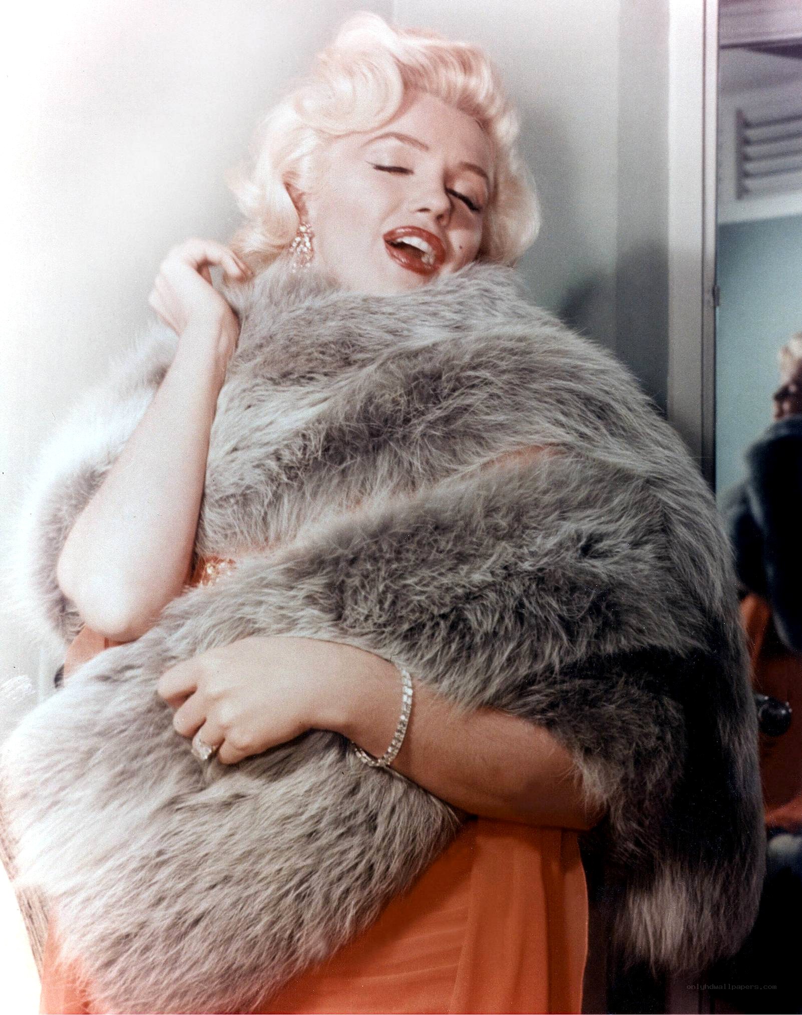 Marilyn Monroe in fur coat