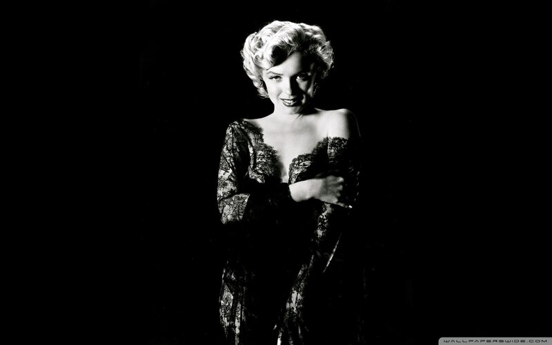 Marilyn Monroe in lace dress
