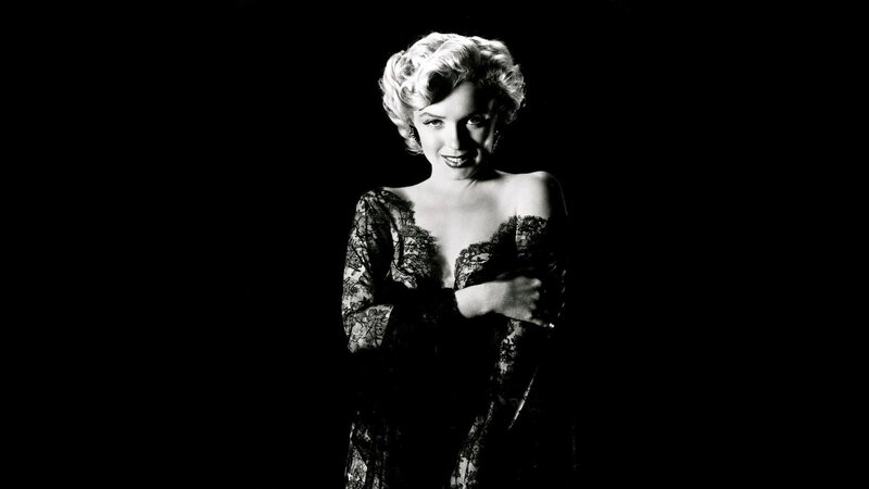 Marilyn Monroe in lace dress