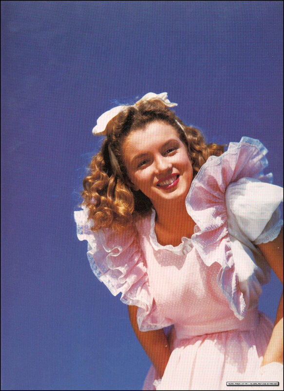 Marilyn Monroe in pink dress