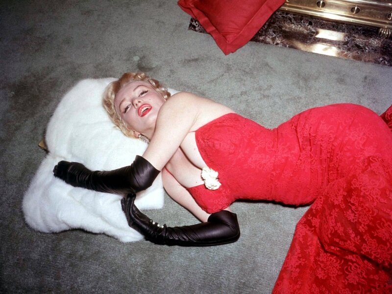 Marilyn Monroe in red dress