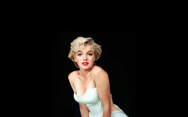 Marilyn Monroe in white dress