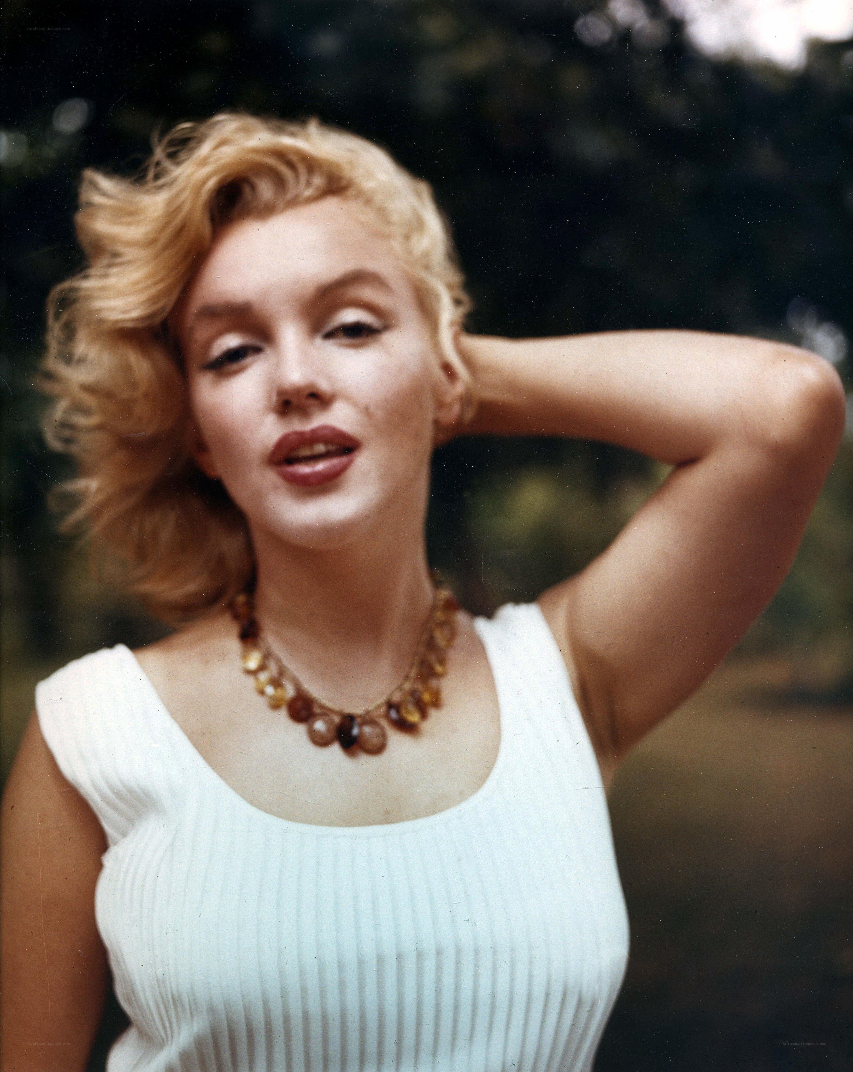 Marilyn Monroe in white top