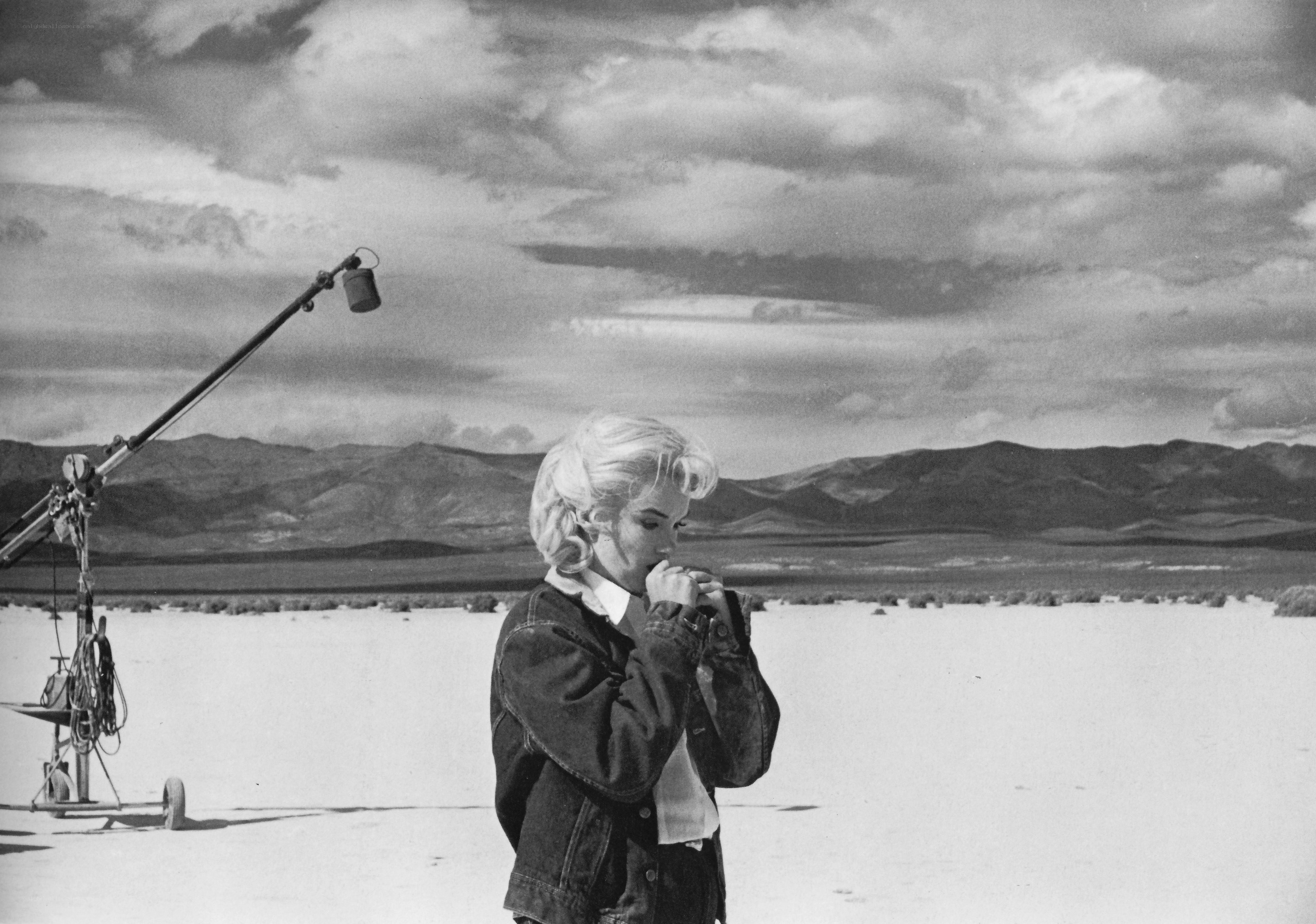 Marilyn Monroe on film set