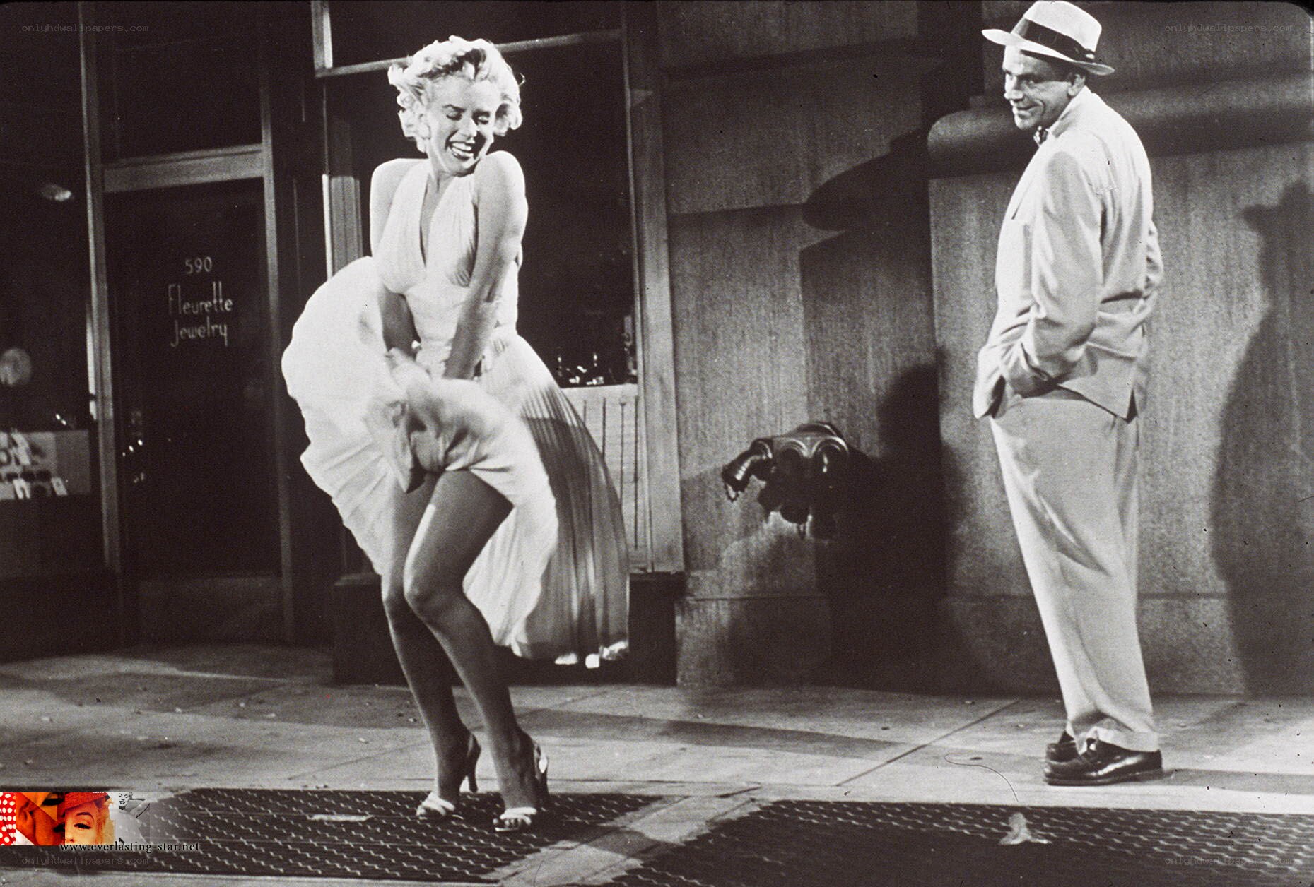 Marilyn Monroe on street