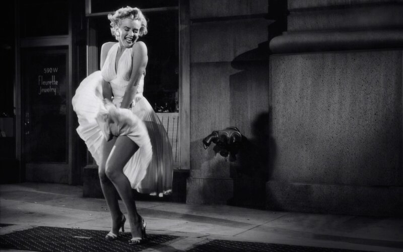 Marilyn Monroe on street