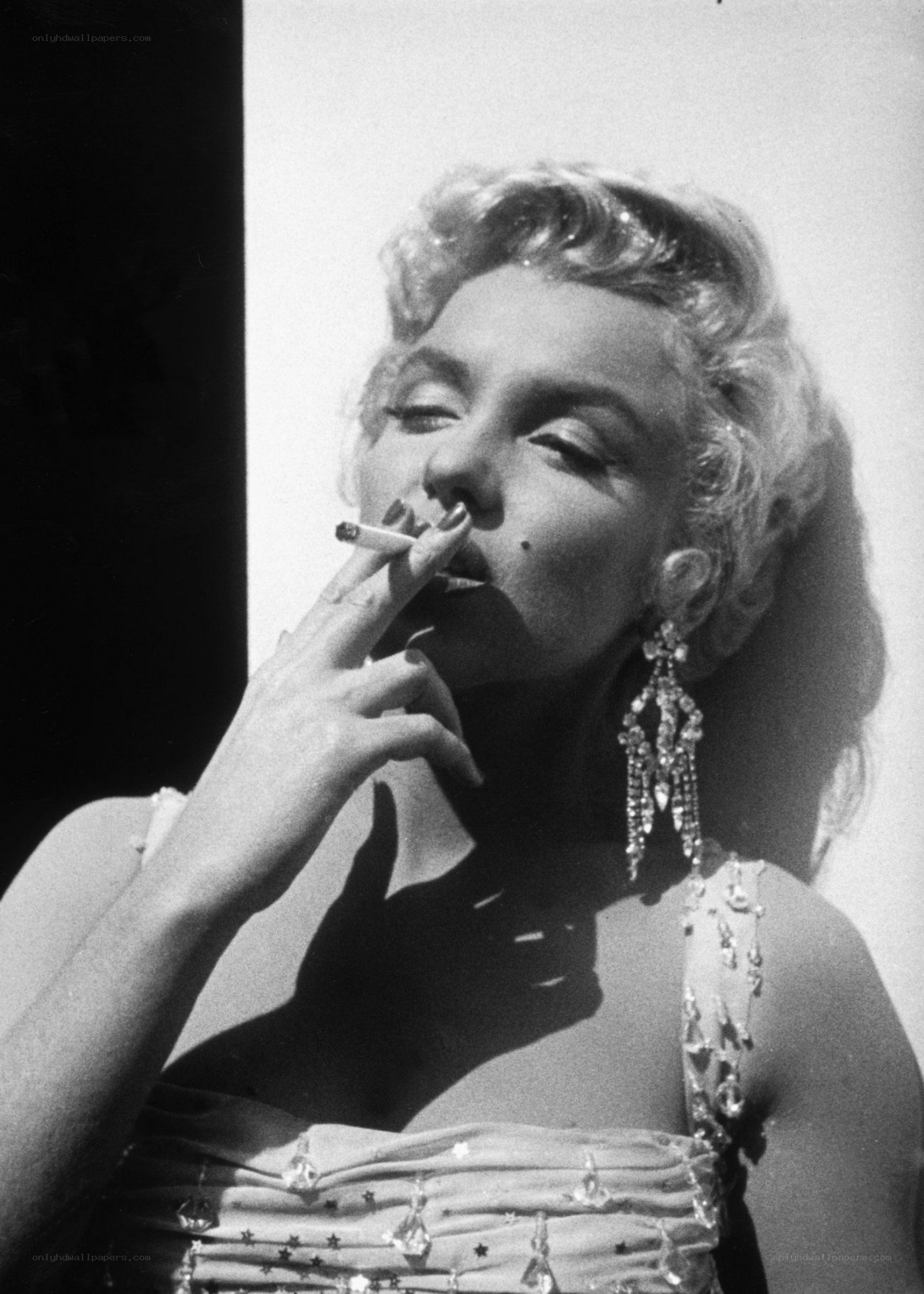 Marilyn Monroe smoking a cigarette