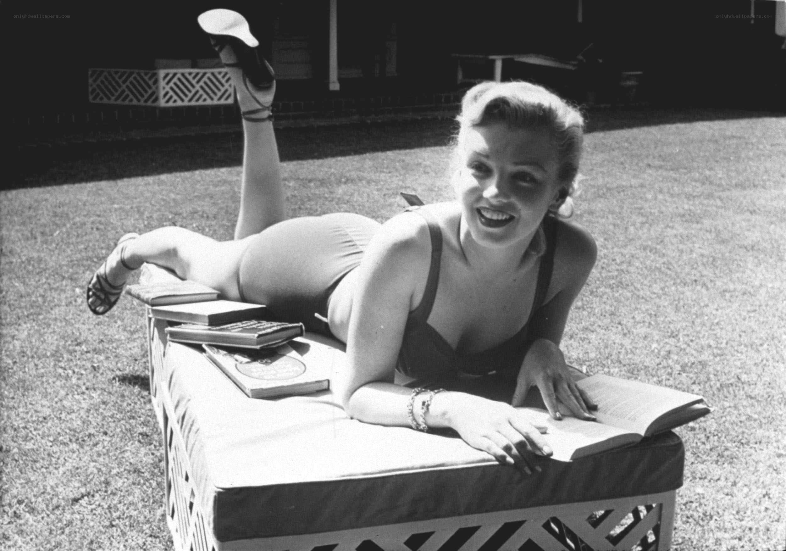 Marilyn Monroe sunbathing