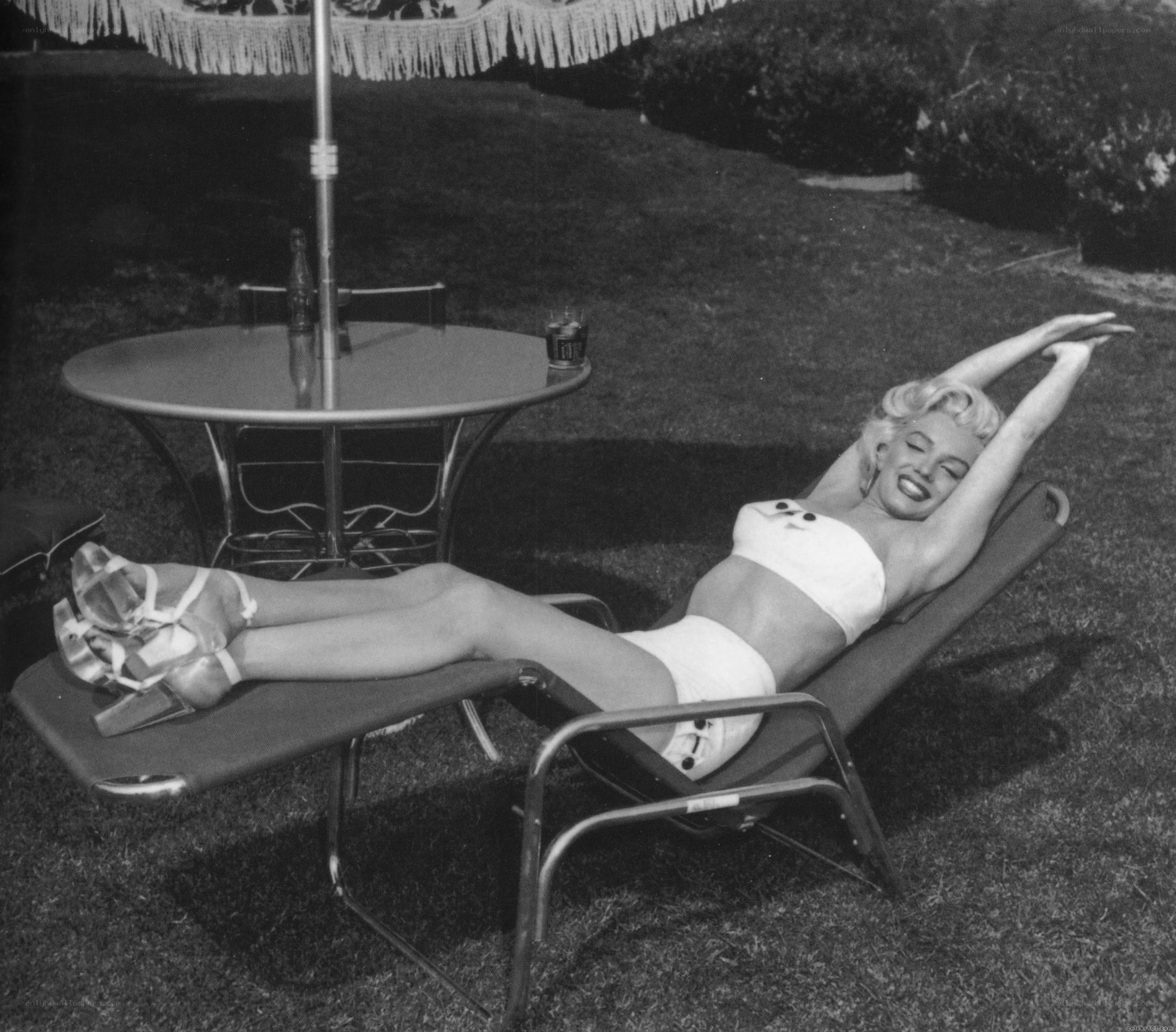 Marilyn Monroe sunbathing