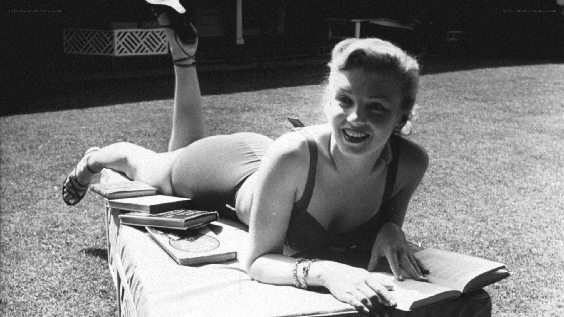 Marilyn Monroe sunbathing
