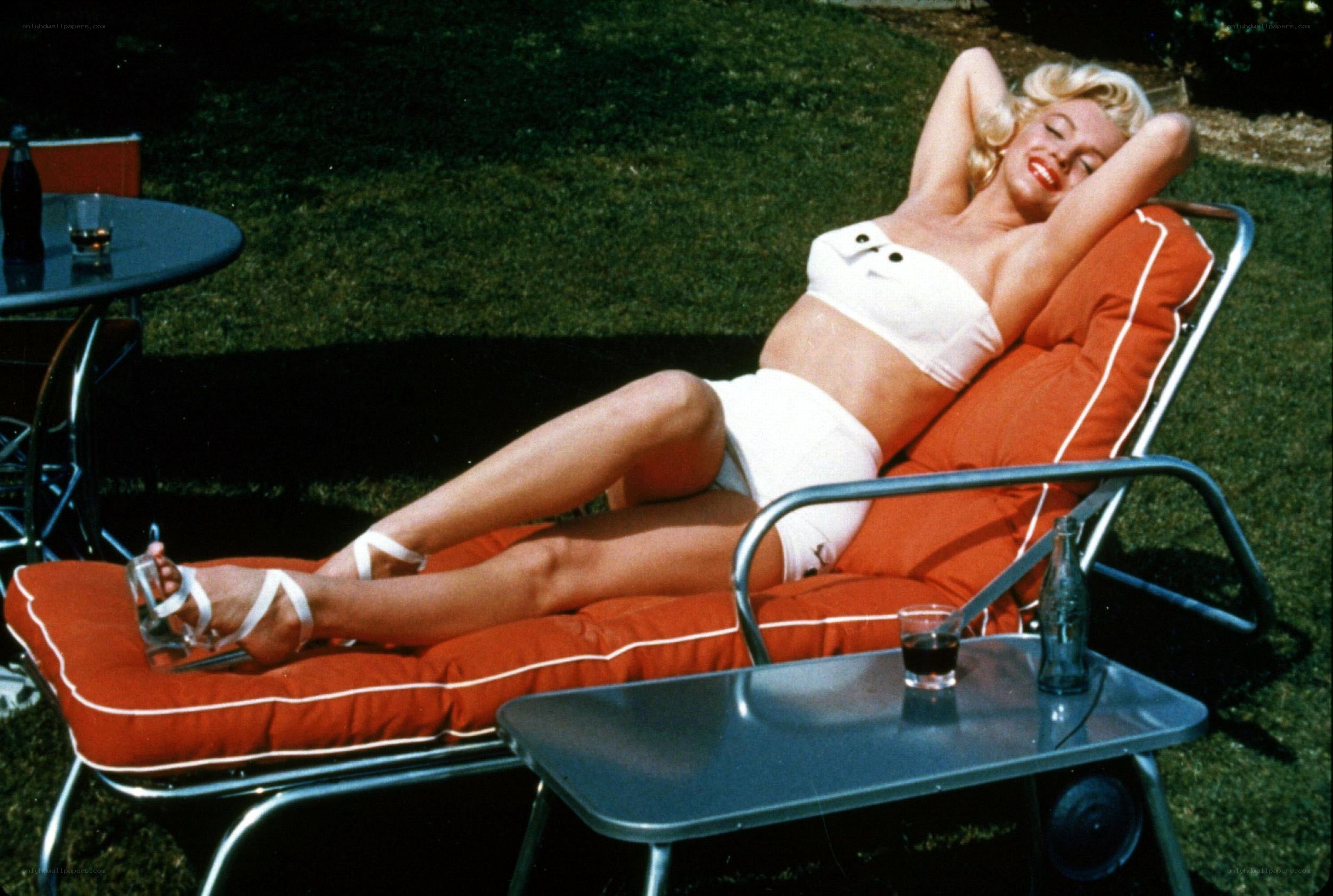 Marilyn Monroe sunbathing