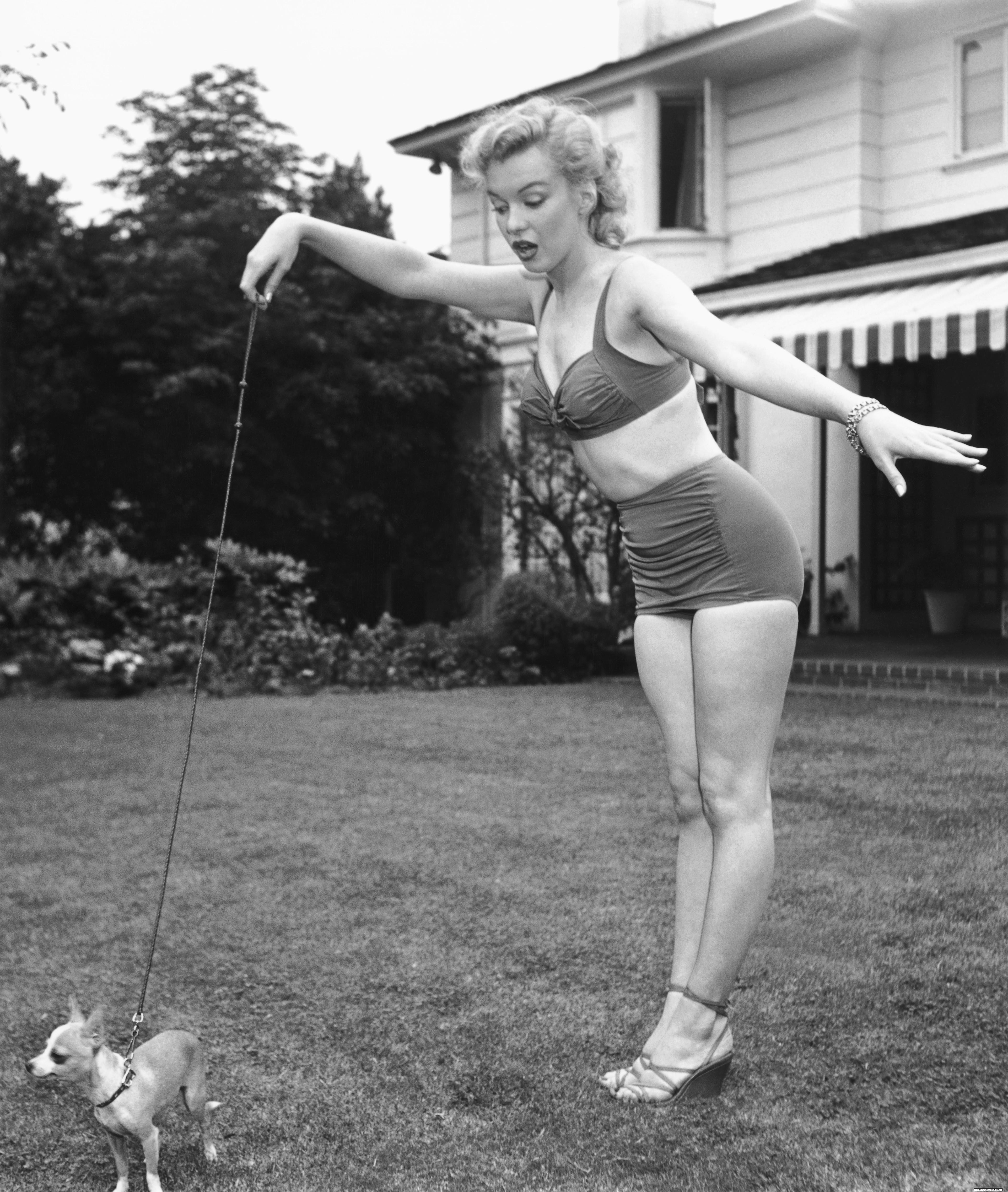Marilyn Monroe with dog
