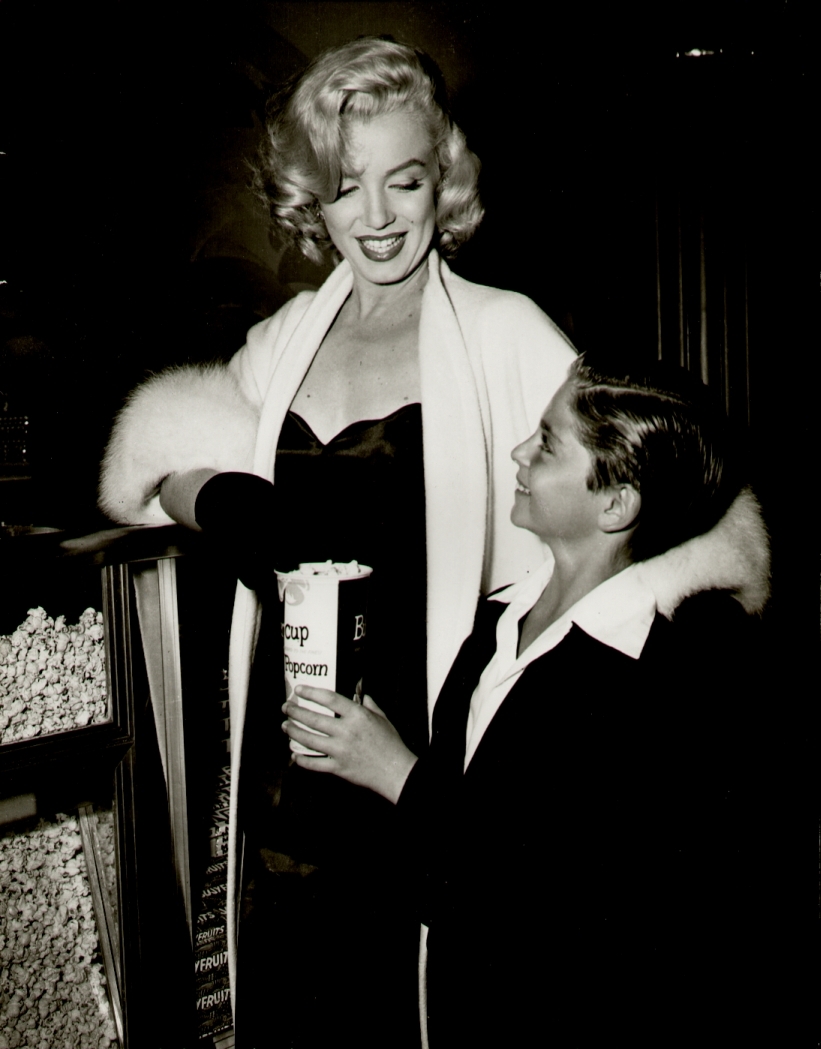 Marilyn Monroe with fan