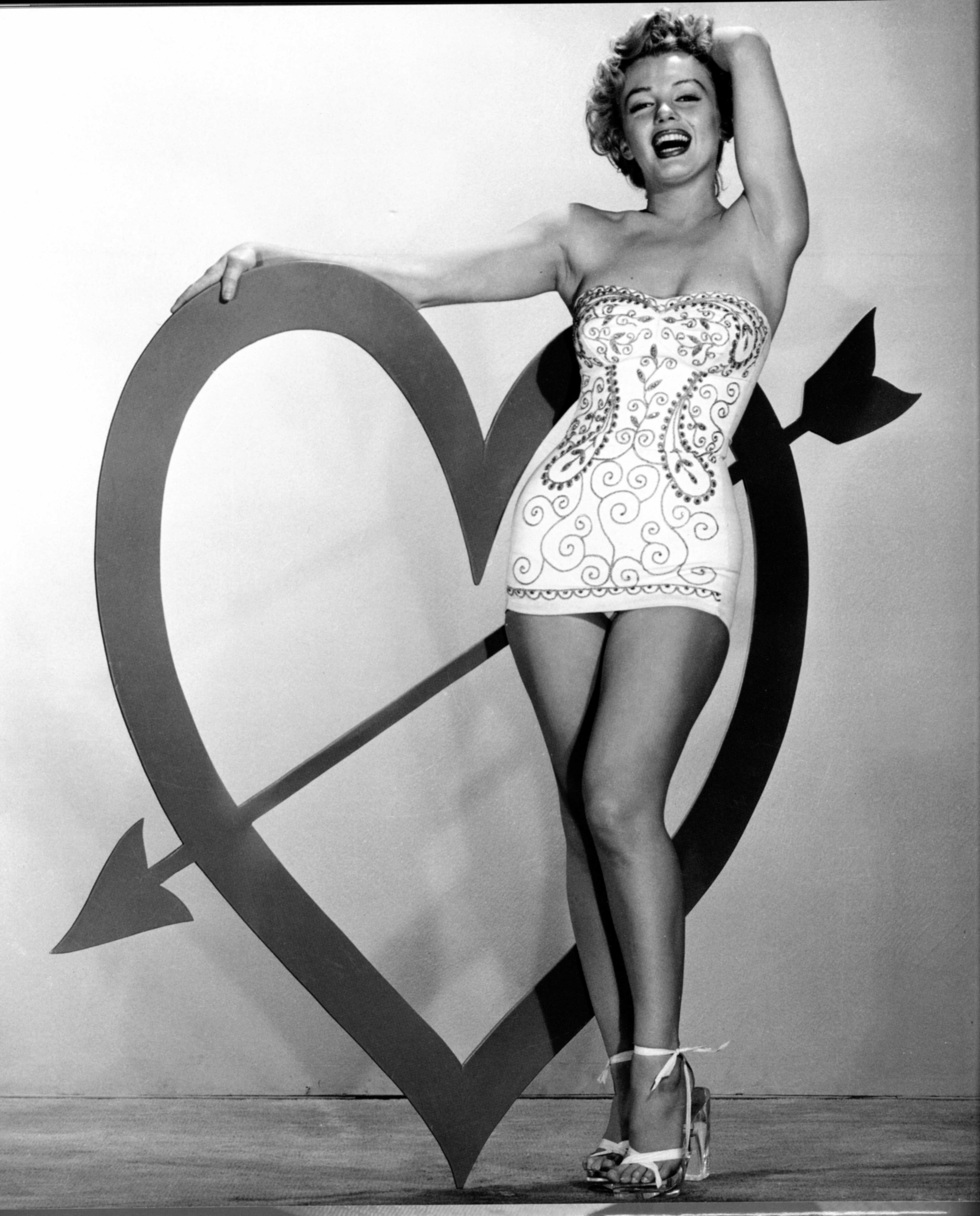 Marilyn Monroe with heart prop