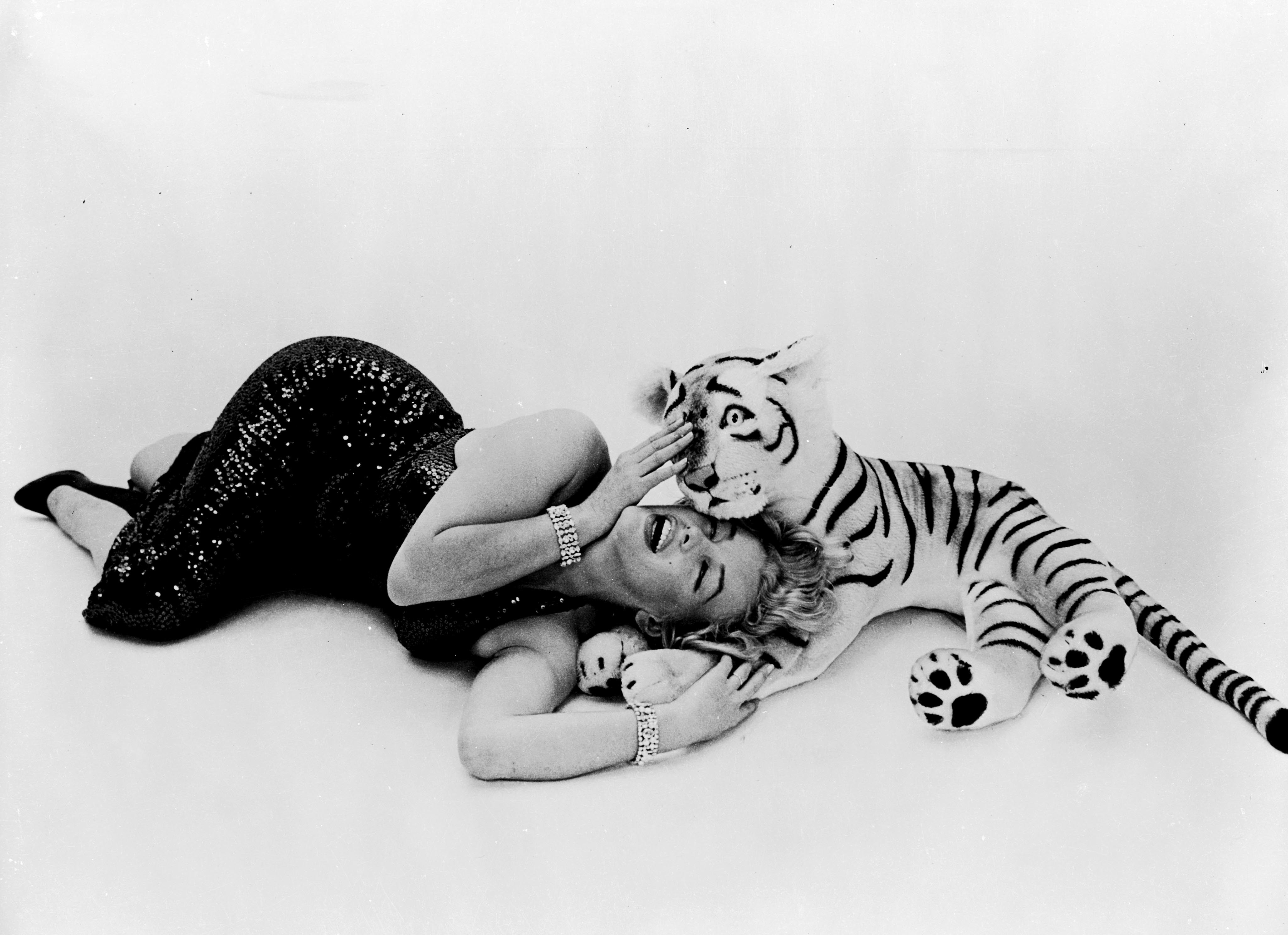 Marilyn Monroe with tiger plush