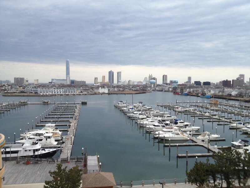 Marina with City Skyline — Gray