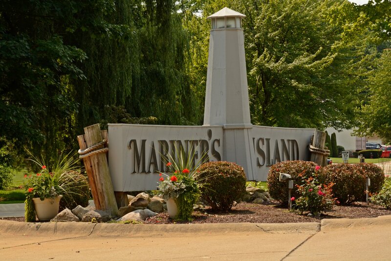 Mariner's Island Sign