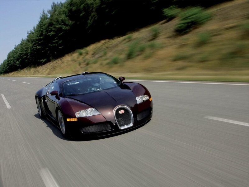 Maroon Bugatti Veyron — Dynamic