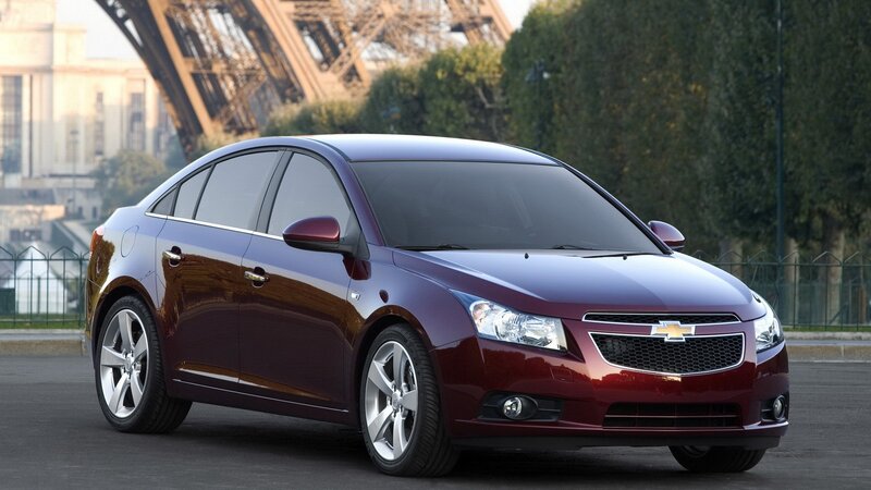 maroon chevrolet cruze sedan