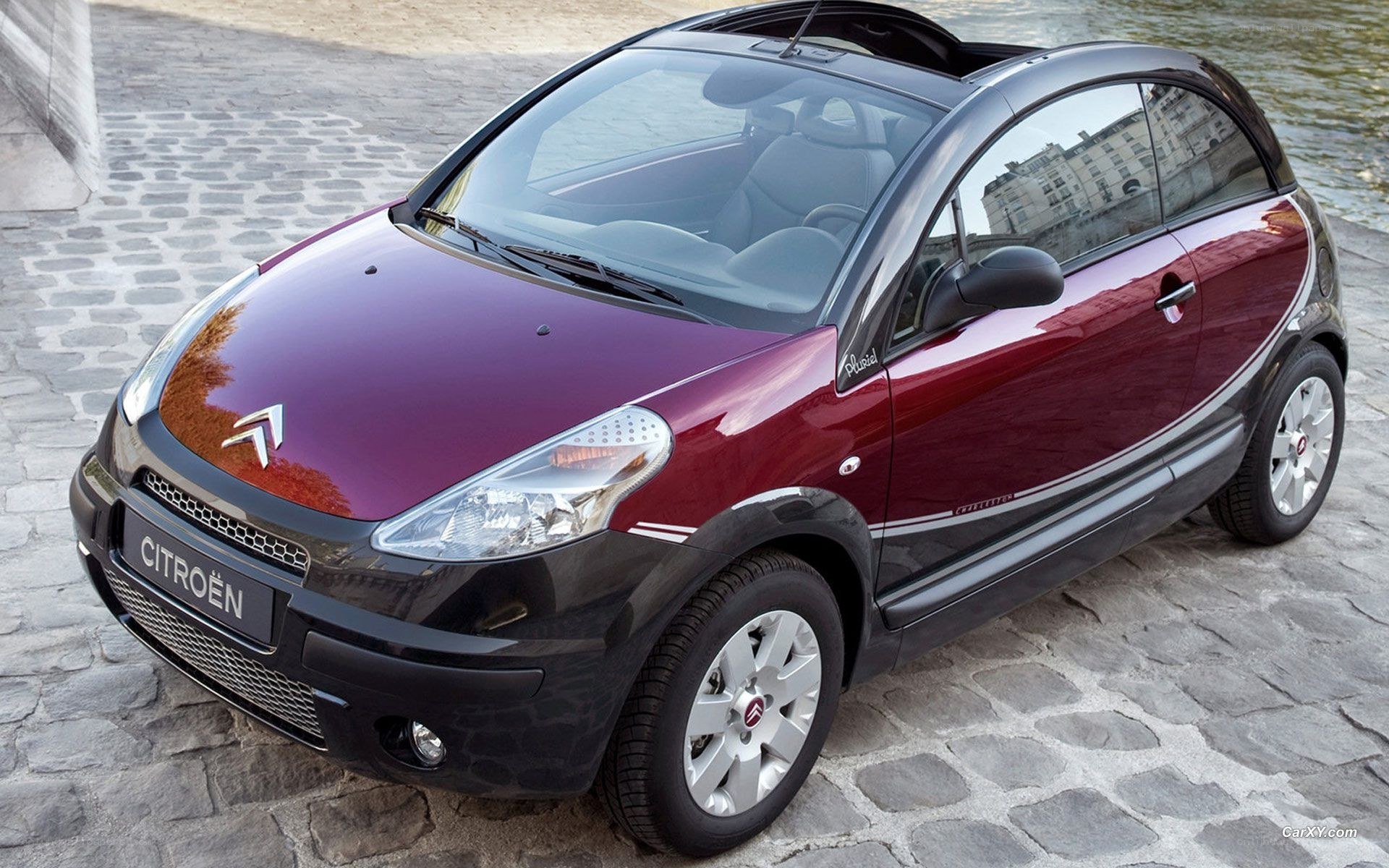 Maroon Citroën C3 Pluriel