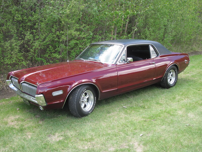 Maroon Classic Car — Calm, Summer