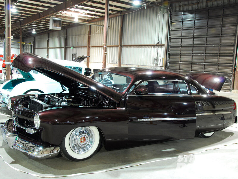 Maroon Classic Car — Showcase, Photograph