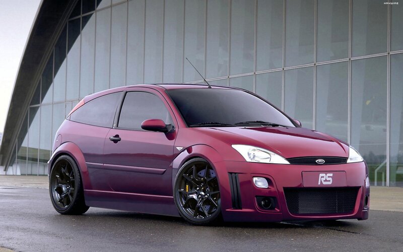 Maroon Ford Focus RS car