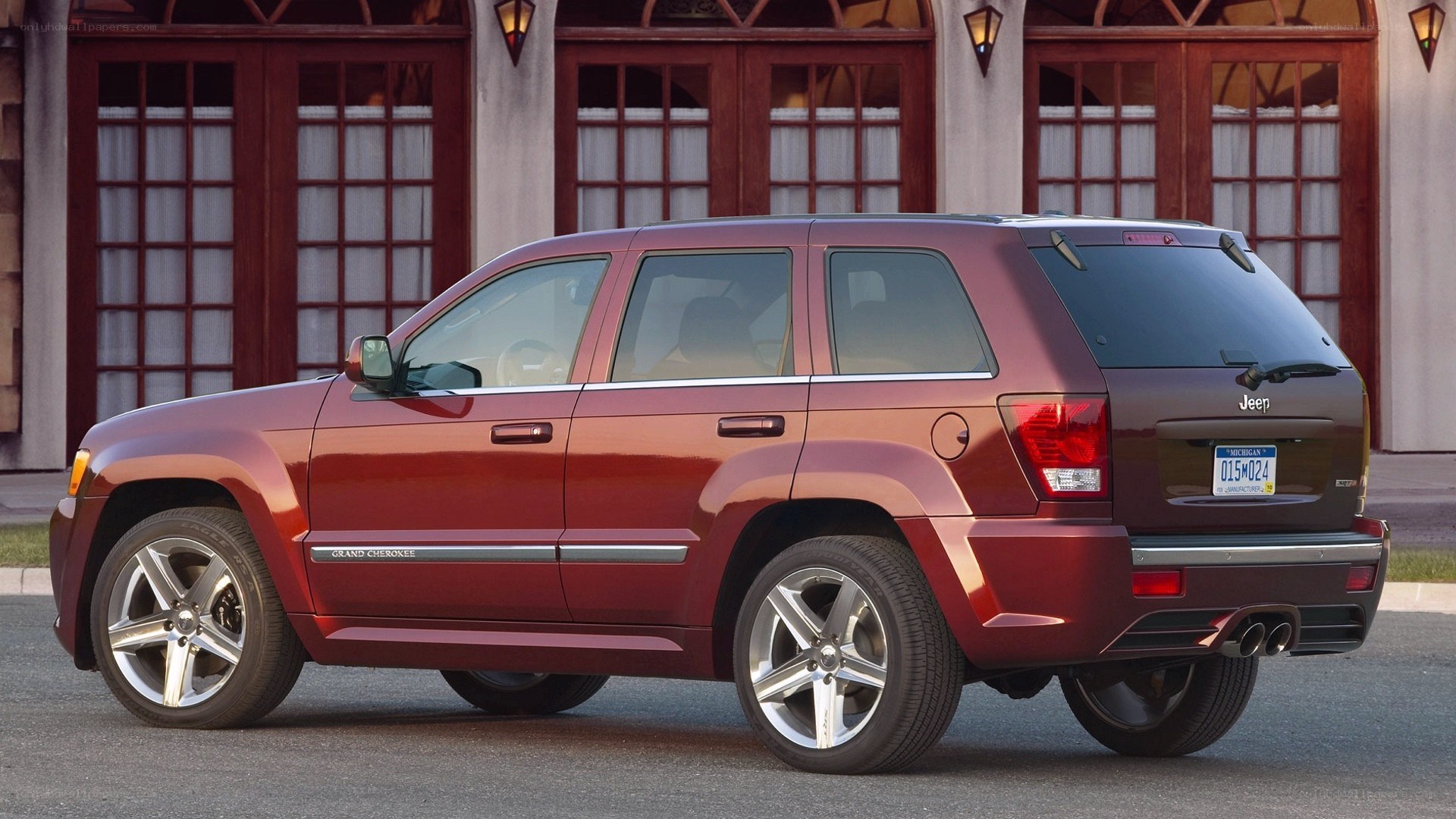 Maroon Jeep Grand Cherokee