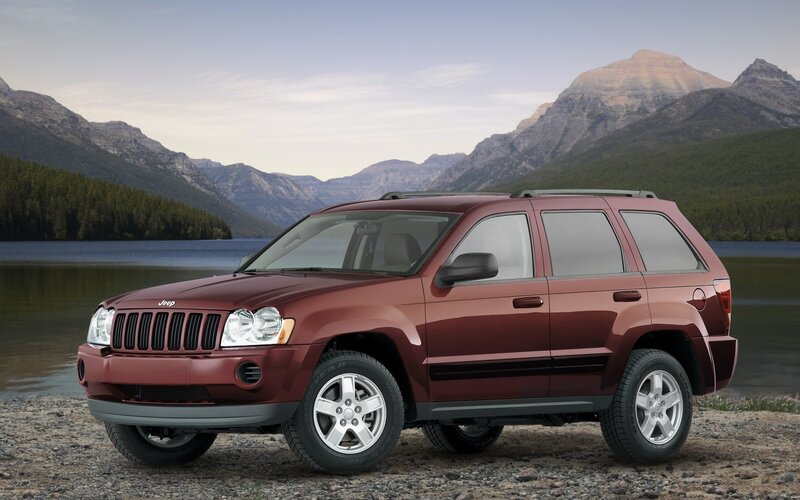 Maroon Jeep Grand Cherokee
