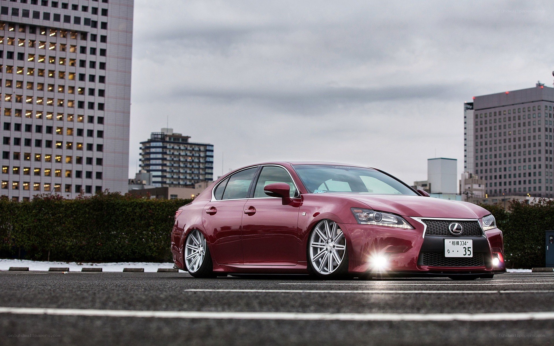 maroon lexus in city