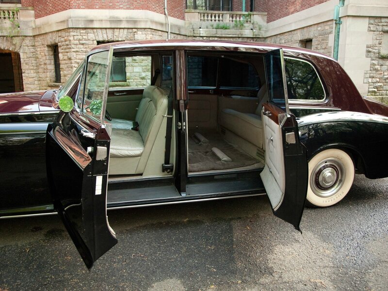 Maroon Limousine — Calm