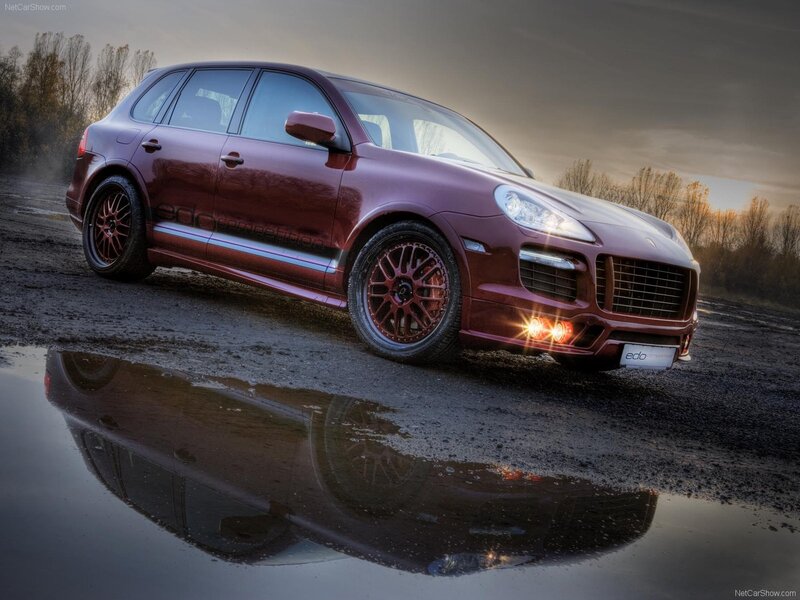 Maroon Porsche Cayenne — Dramatic