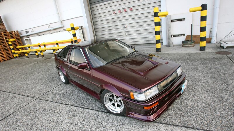 maroon toyota ae86 car