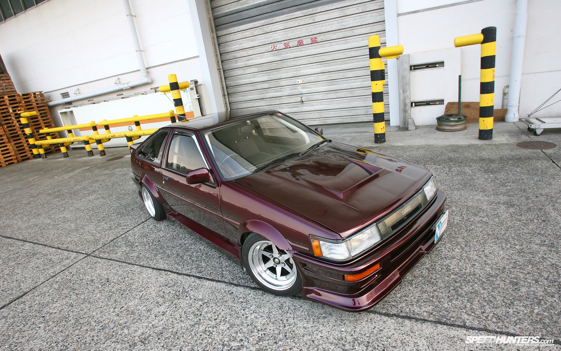 maroon toyota ae86 car