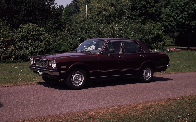 Maroon Toyota Crown sedan