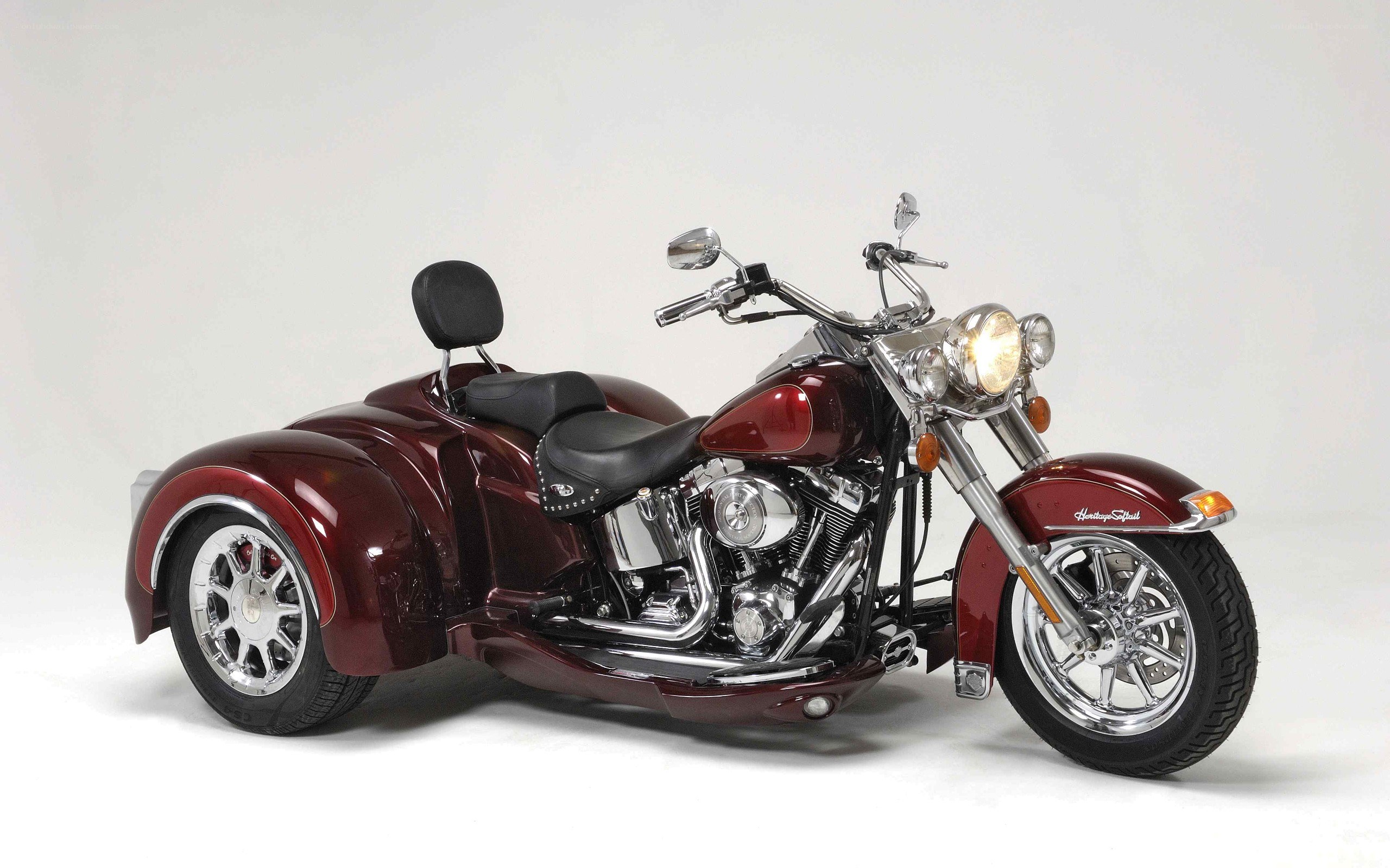 maroon trike motorcycle
