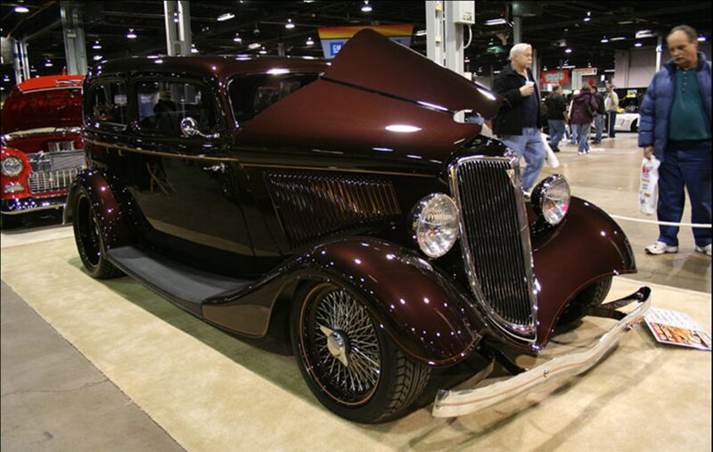 Maroon Vintage Car — Calm, Photograph