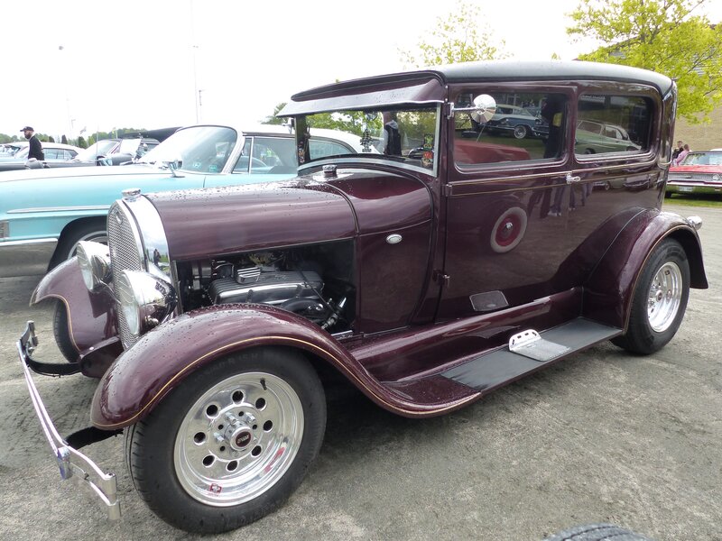 Maroon Vintage Car — Calm, Spring