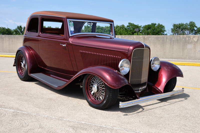 Maroon Vintage Car — Calm