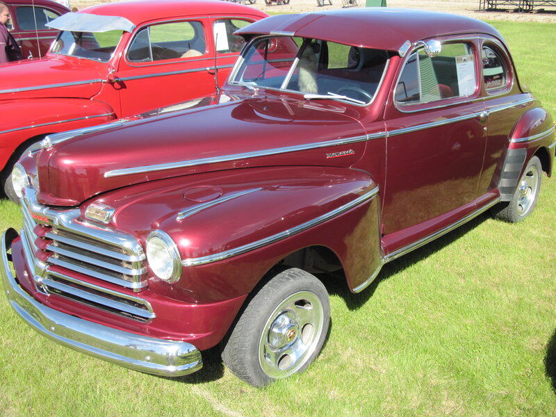 Maroon Vintage Car — Red, Calm