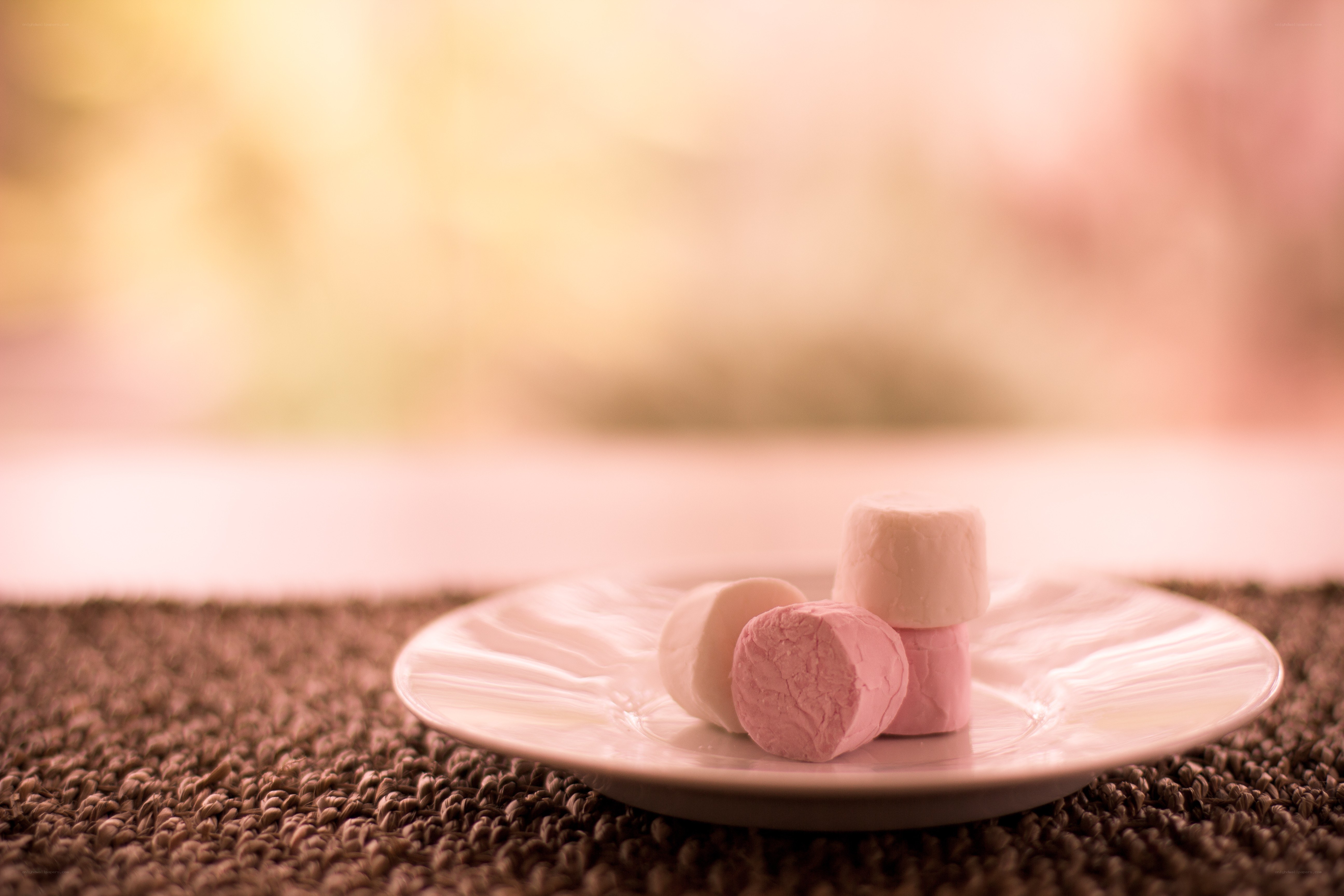Marshmallows on a plate