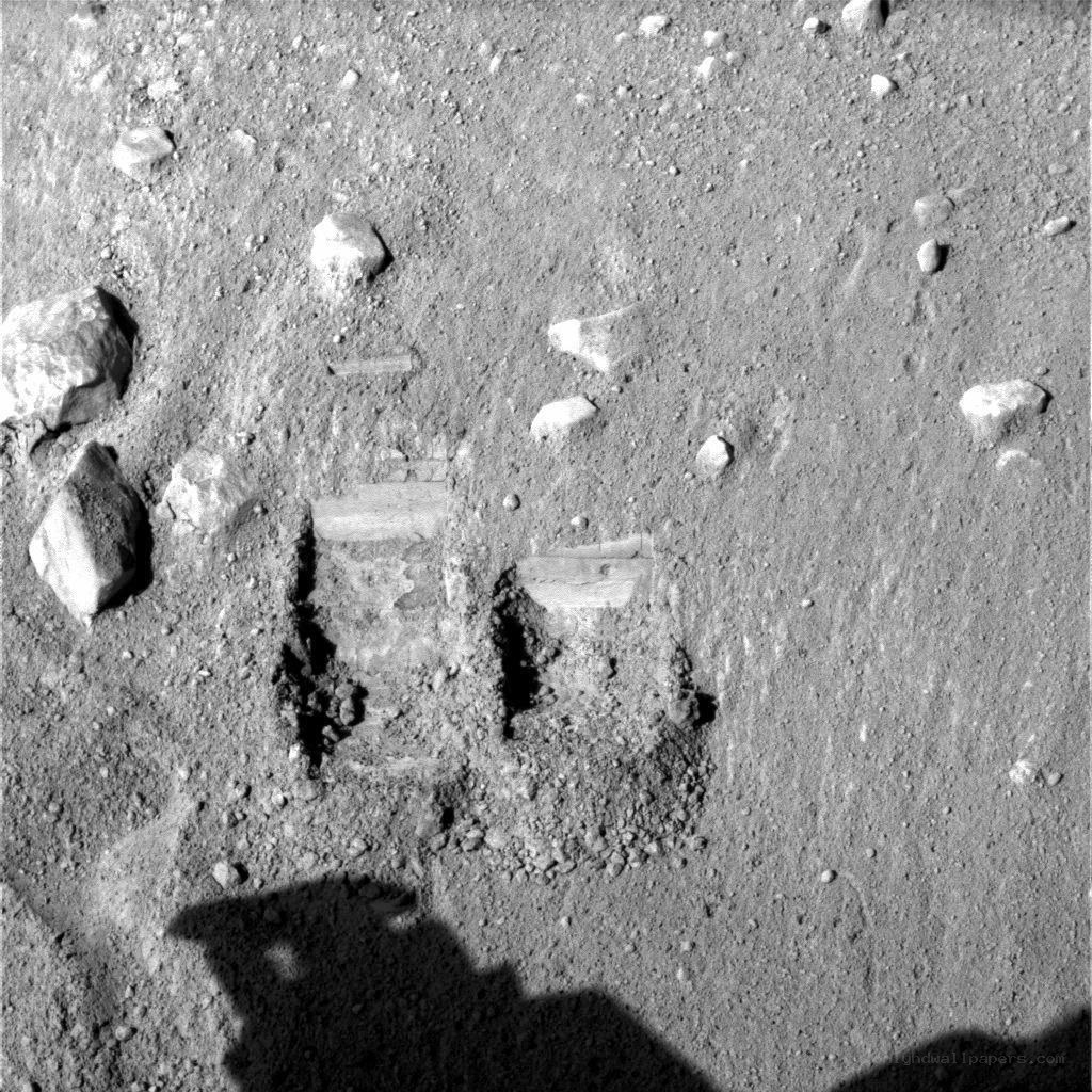 Martian soil with rover tracks