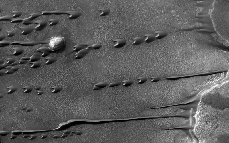 Martian surface with rock and ripple patterns